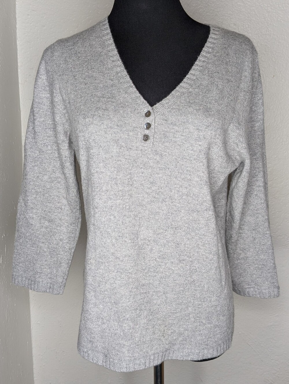 Lord & Taylor Two Ply Cashmere 3/4 Sleeve Gray V-Neck 3 Button Sweater Size M